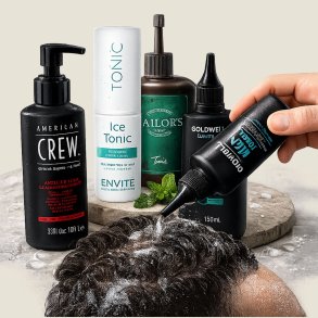 h�r tonic produkter fra American Crew, ENVIT� Ice Tonic, Goldwell Dualsenses Men Tonic og Tailor&rsquo;s Tonic vist i brug i hovedbunden, hvor produktet p�f�res direkte i v�dt h�r for at stimulere og opfriske hovedbunden
