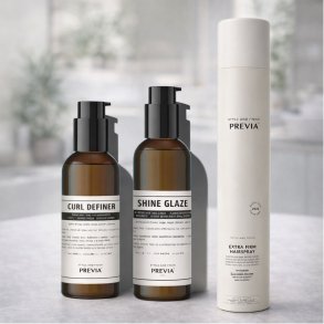 Previa Natural Haircare stylingserie med forskellige professionelle stylingprodukter, herunder curl definers, shine glaze og ekstra hold hairspray. Serien er formuleret med naturlige og b�redygtige ingredienser for at definere kr�ller, reducere krus, tilf
