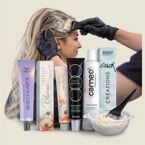 Professionelle tubefarver fra Wella, Trinity og Dusy anvendt med pensel under h�rfarvning i fris�rsalon